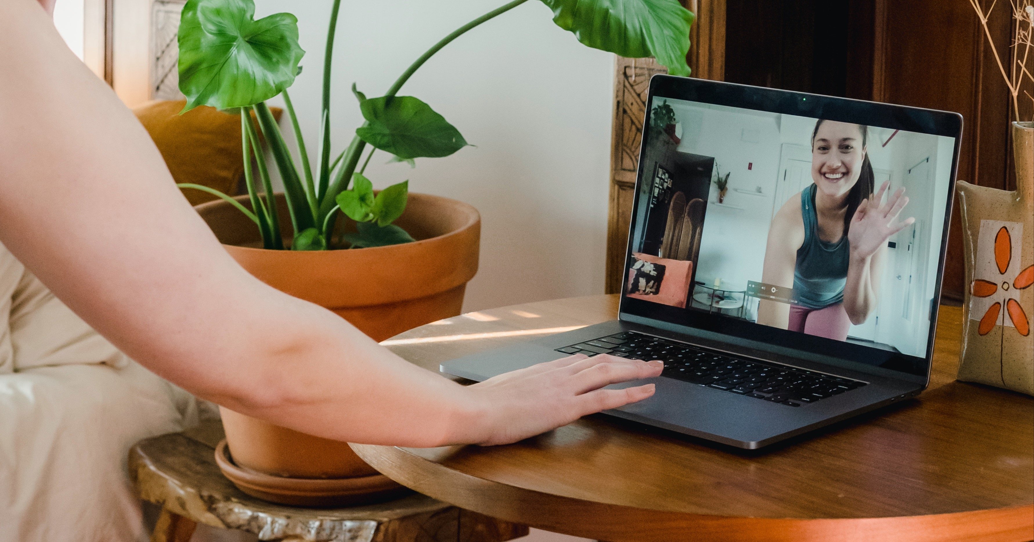 yoga teacher saying hello at the beginning of her YAPTA taster