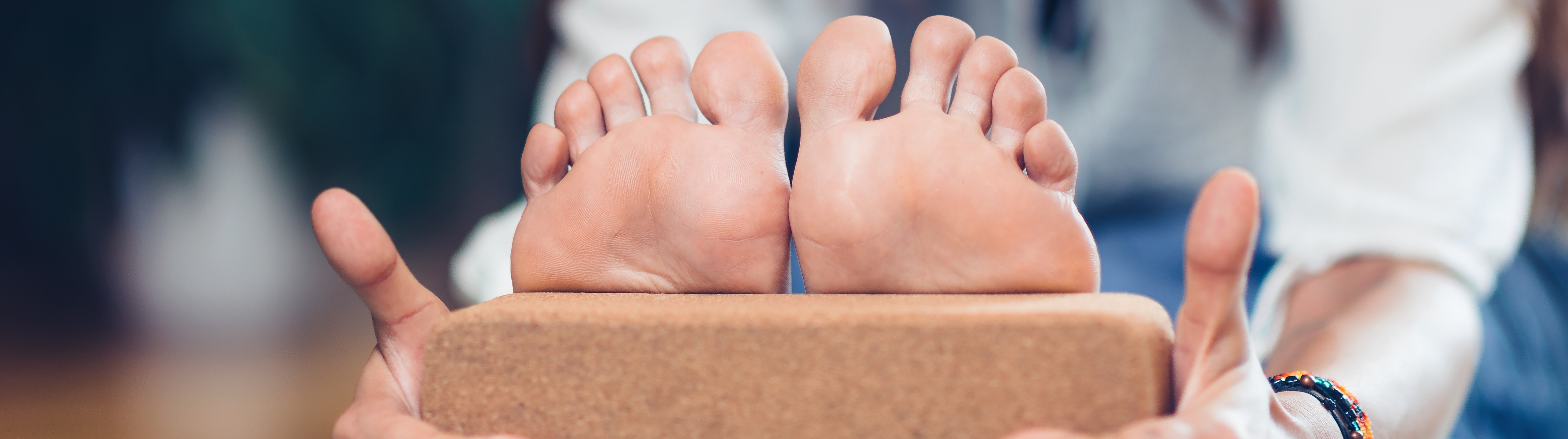 yoga-block-woman-practicing-with-yoga-block-8BWNGMF